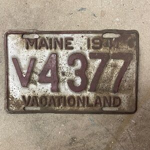 Vintage Maine Vactionland 1941 License Plate - Rustic Brown